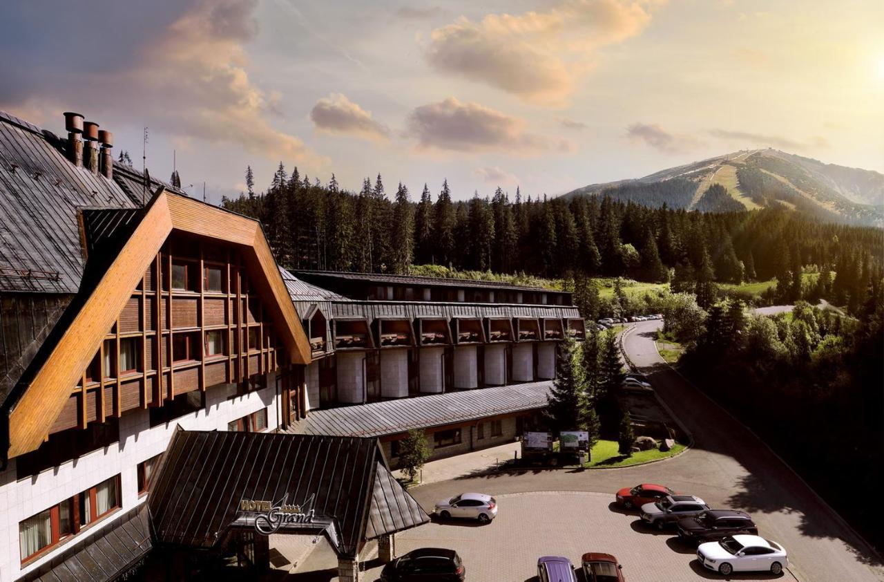 Hotel Grand Jasna Демановска Долина Екстериор снимка