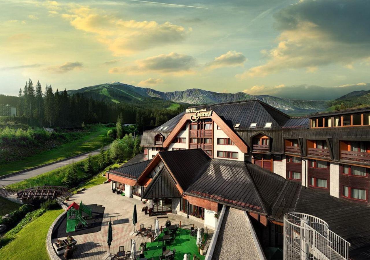 Hotel Grand Jasna Демановска Долина Екстериор снимка